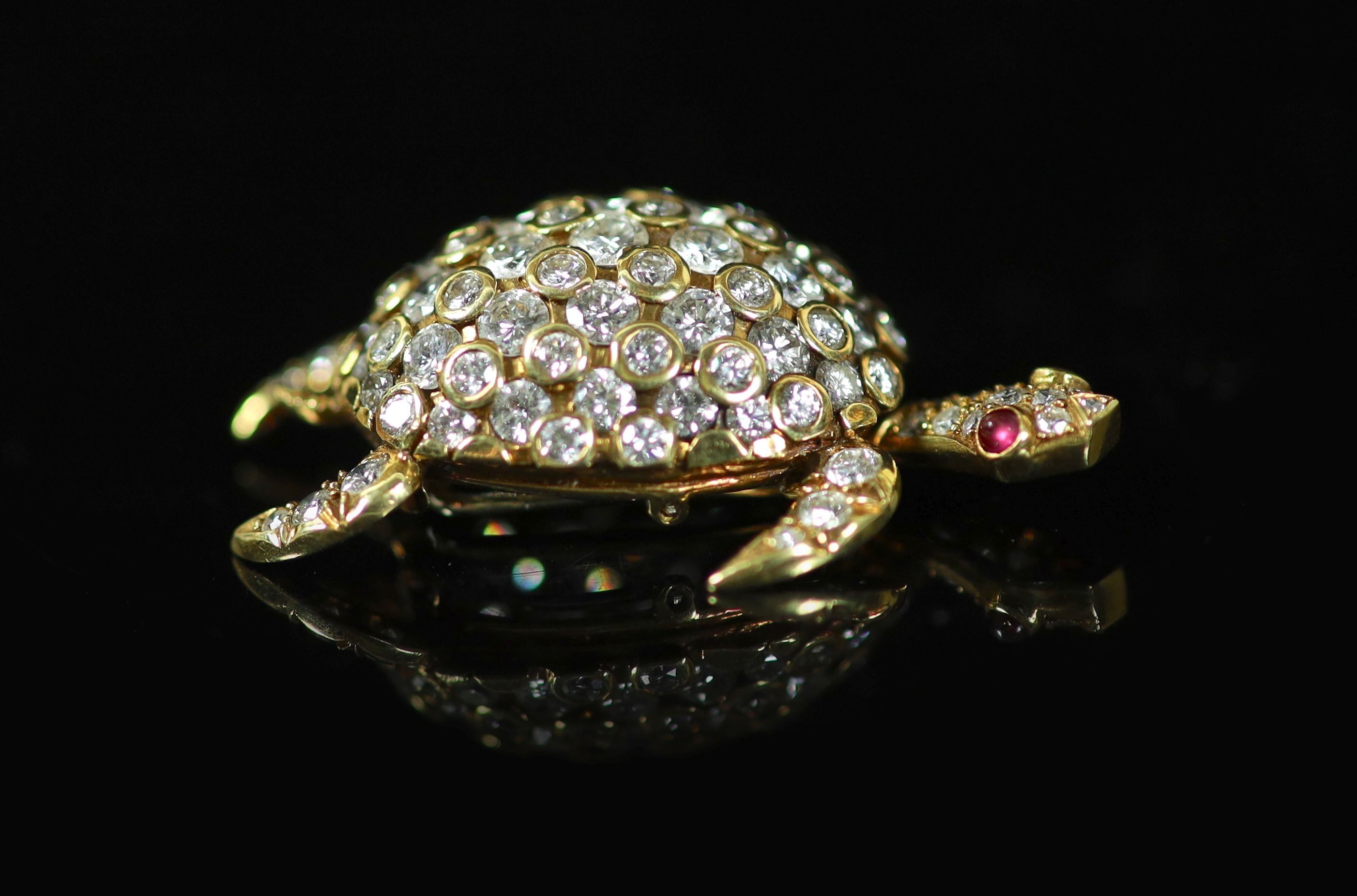 A mid to late 20th century French 18kt gold and pave set diamond clip brooch, modelled as a turtle